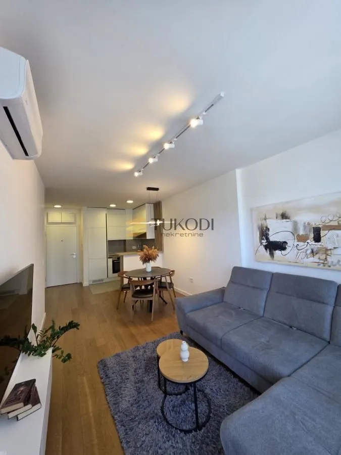 Izdavanje, trosoban stan, 65m², Novi Beograd Sve Podlokacije, Beograd