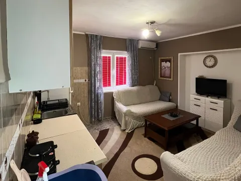 Rent, one bedroom apartment, 40m², Šušanj, Bar - image 2