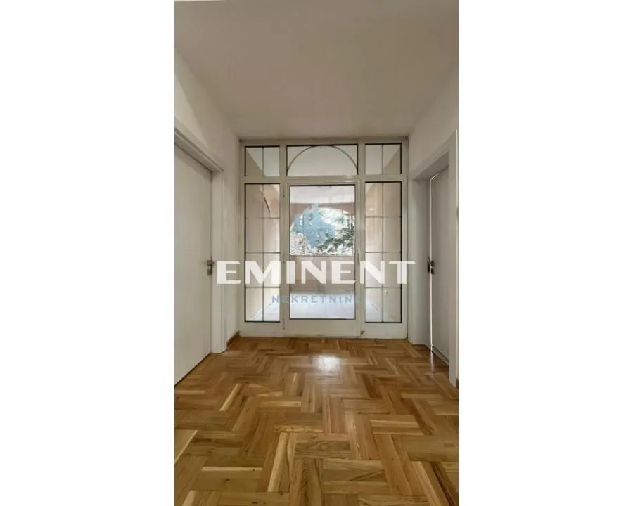 Izdavanje, četvorosoban stan, 140m², Vojvode Vlahovica, Beograd