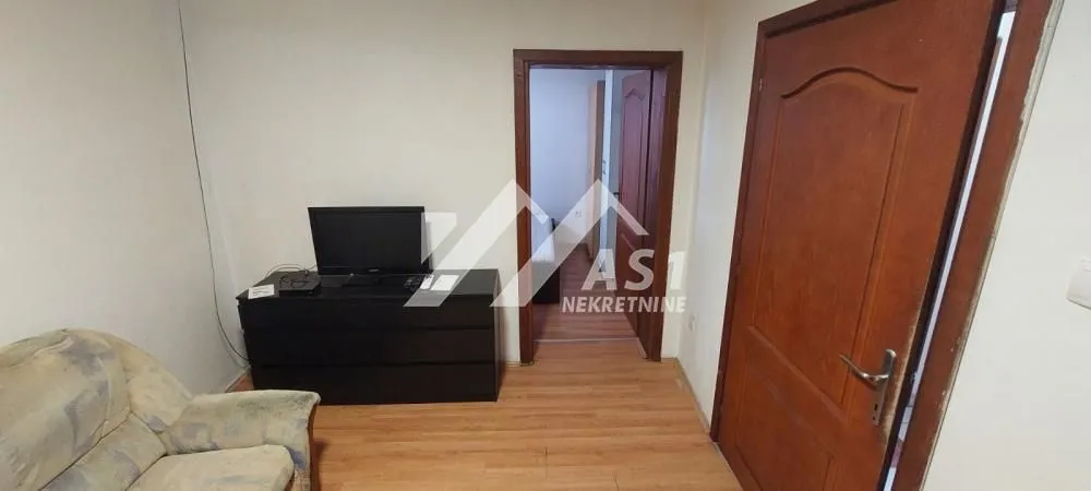 Izdavanje, jednosoban stan, 29m², Salajka, Novi Sad Sve Podlokacije