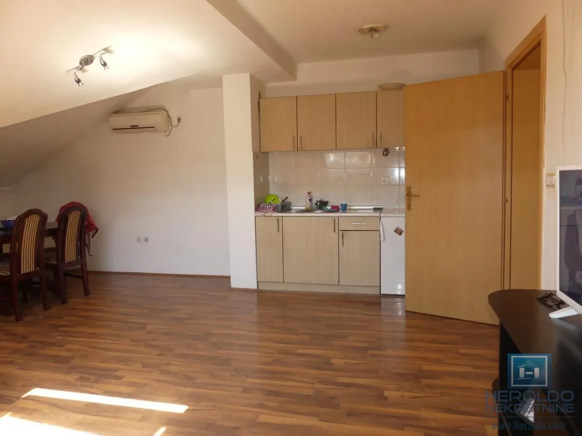 Prodaja, dvosoban stan, 68m², Levač, Jagodina
