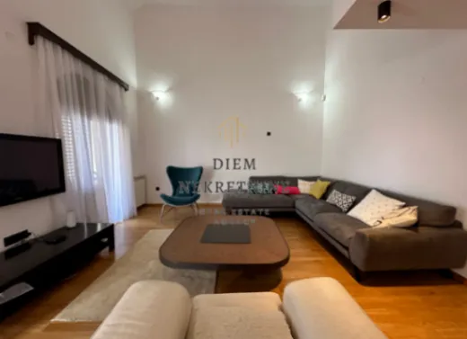 Izdavanje, petosoban stan, 280m², Gorica C, Podgorica