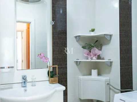 Izdavanje, dvosoban stan, 73m², Dobrota, Kotor - image 16