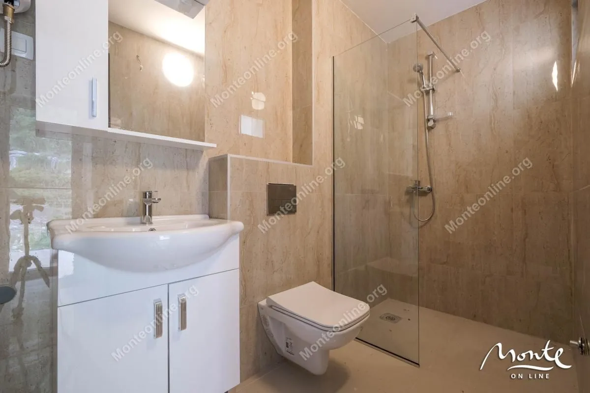 Prodaja, trosoban stan, 103m², Dobrota, Kotor