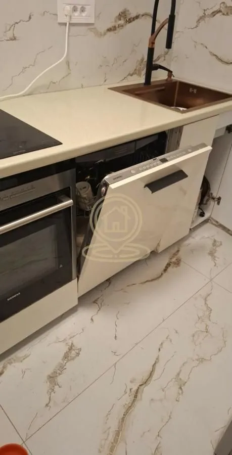 Izdavanje, trosoban stan, 76m², Rotkvarija, Novi Sad Sve Podlokacije
