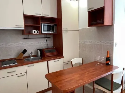 Rent, one bedroom apartment, 42m², Centar, Budva - image 6