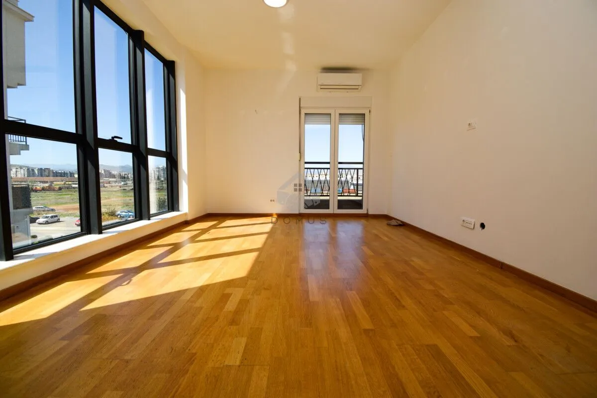 Rent, office space, 74m², Stari Aerodrom, Podgorica