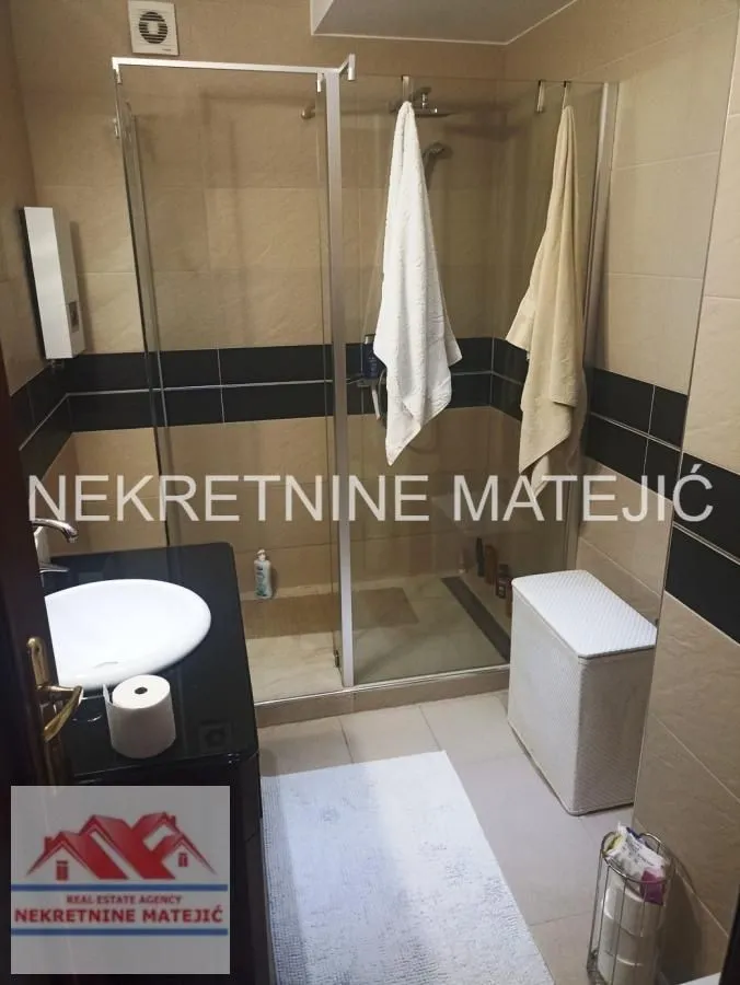 Prodaja, četvorosoban stan, 114m², Centar, Kragujevac
