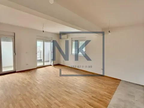 Prodaja, trosoban stan, 106m², Stari Aerodrom, Podgorica - image 1