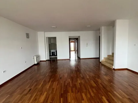 Izdavanje, četvorosoban stan, 200m², Preko Morače, Podgorica - image 8