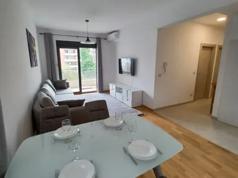 Rent, two bedroom apartment, 68m², Centar, Budva - image 2