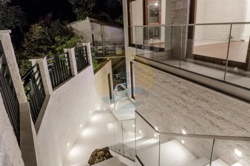 Prodaja, kuća, 285m², Reževići, Budva