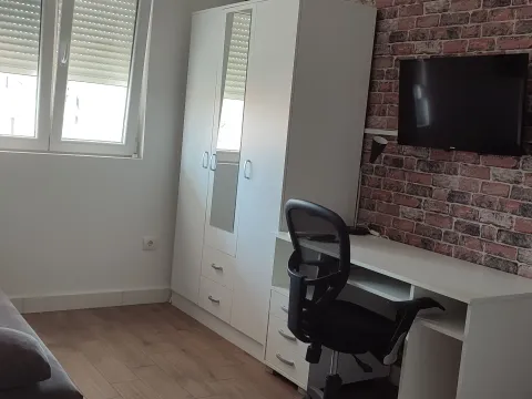 Izdavanje, jednosoban stan, 20m², City Kvart, Podgorica - image 1