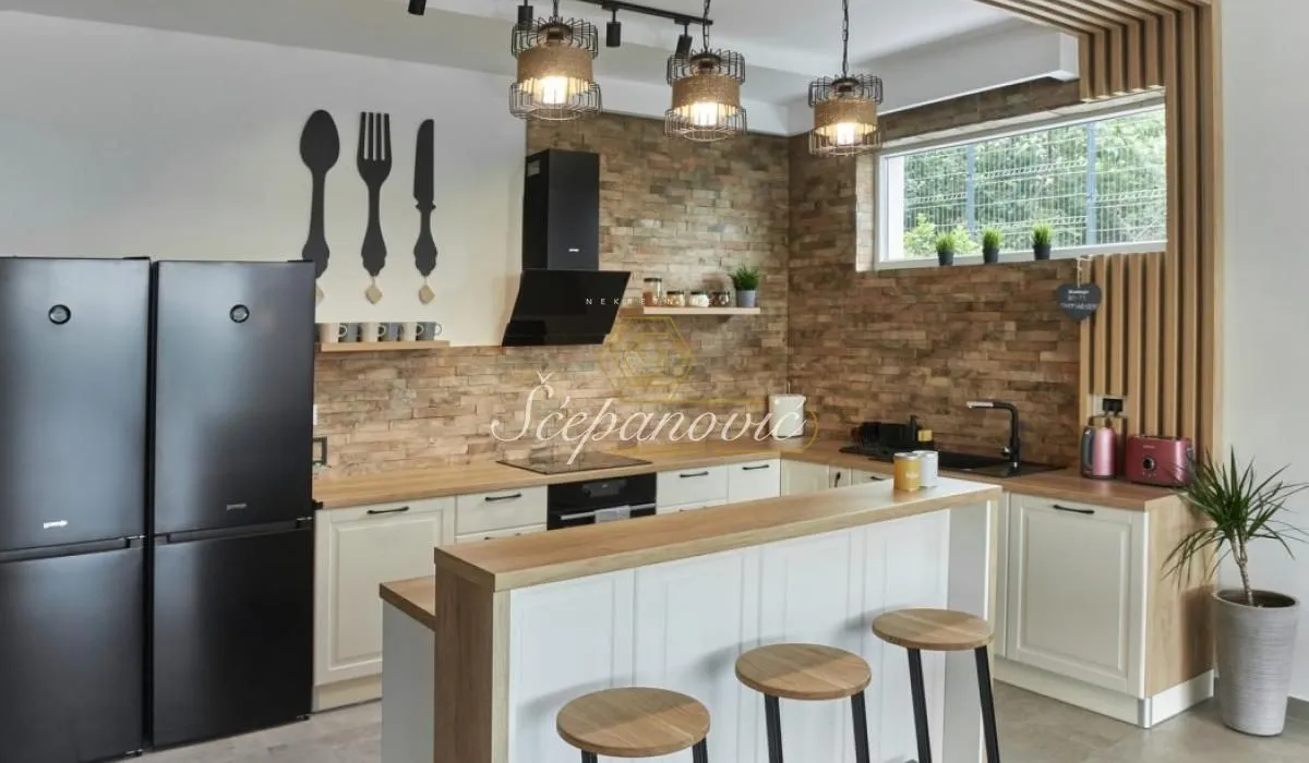 Rent, house, 295m², Sremski Karlovci, Novi Sad