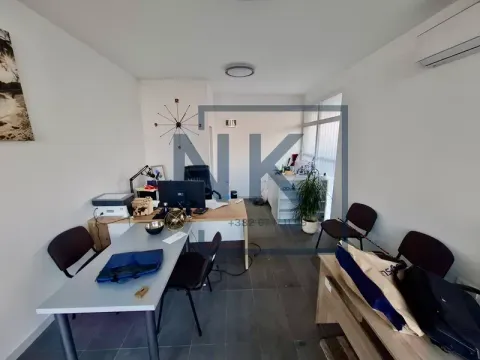 Rent, office space, 22m², Stari Aerodrom, Podgorica - image 2