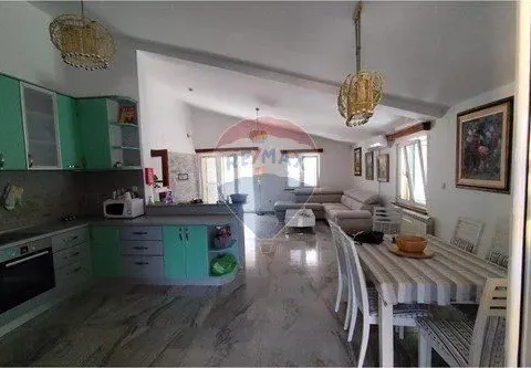 Izdavanje, kuća, 165m², Farmaci, Podgorica - image 9