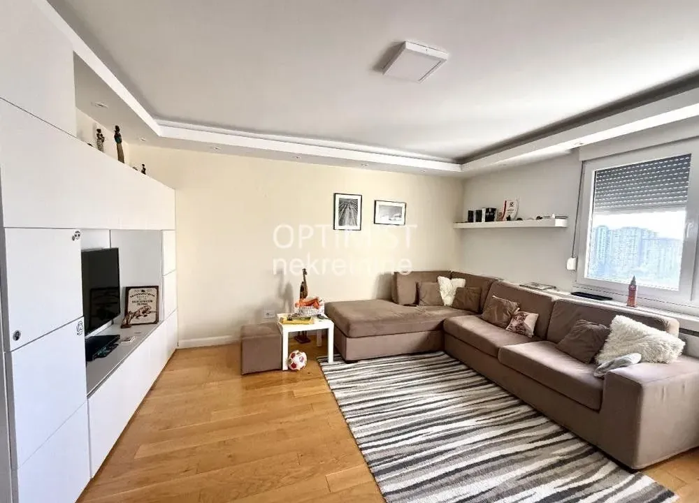 Izdavanje, trosoban stan, 87m², Novi Beograd Blok 63, Novi Beograd Sve Podlokacije