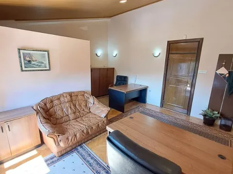 Rent, office space, 60m², Stari Aerodrom, Podgorica - image 9
