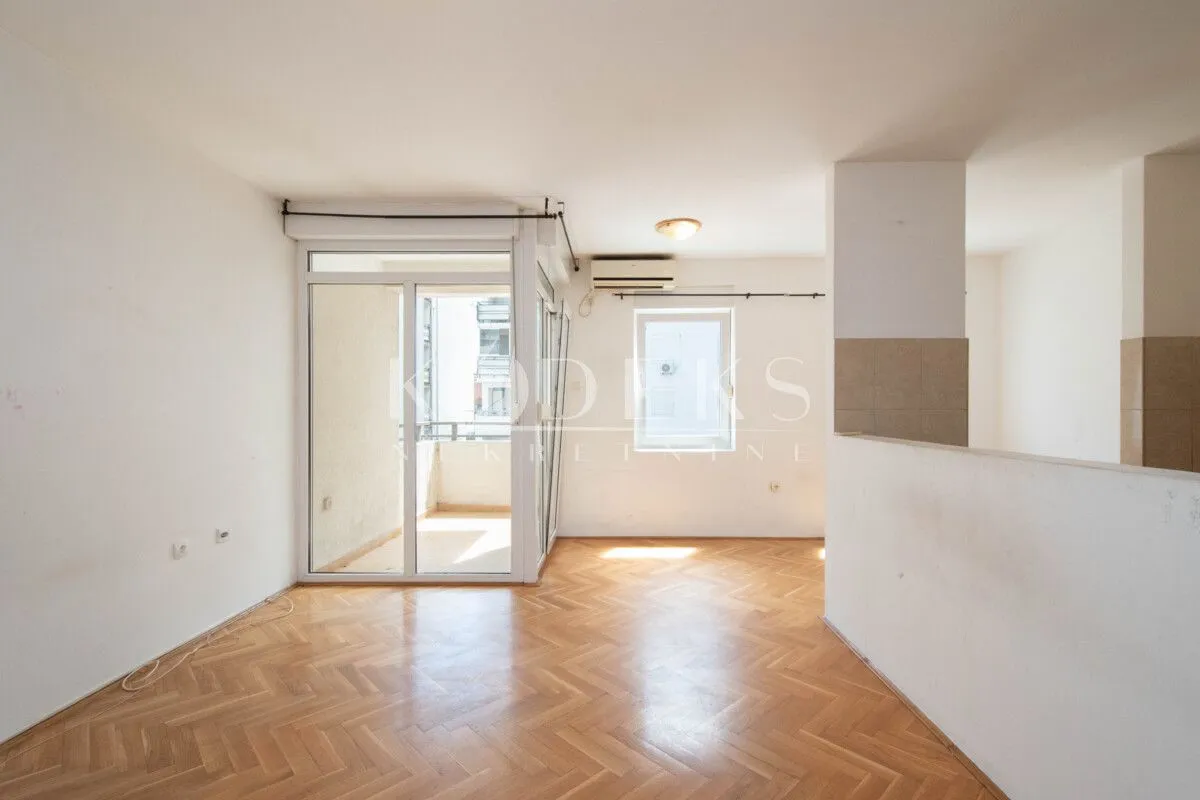 Izdavanje, dvosoban stan, 66m², Blok 9, Podgorica