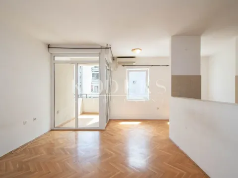 Izdavanje, dvosoban stan, 66m², Blok 9, Podgorica - image 2