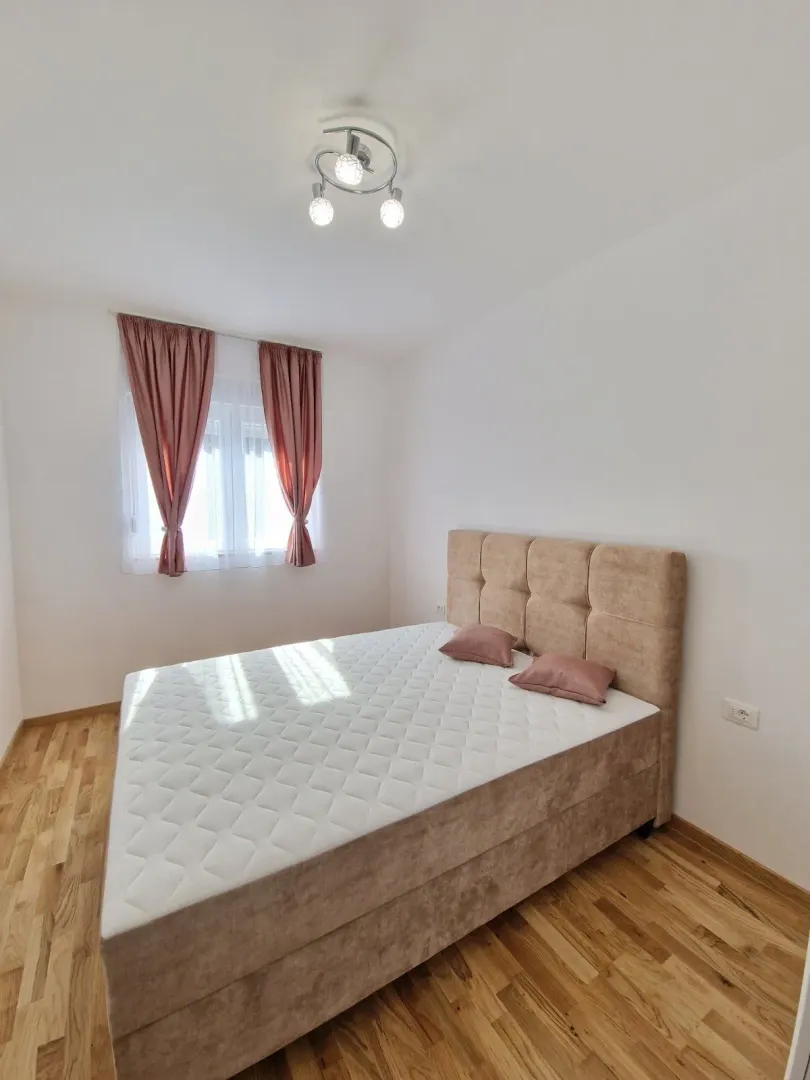 Izdavanje, jednosoban stan, 46m², Bečići, Budva