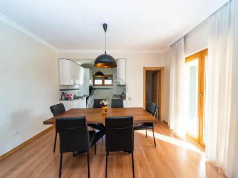 Sale, house, 200m², Rogami, Podgorica - image 12