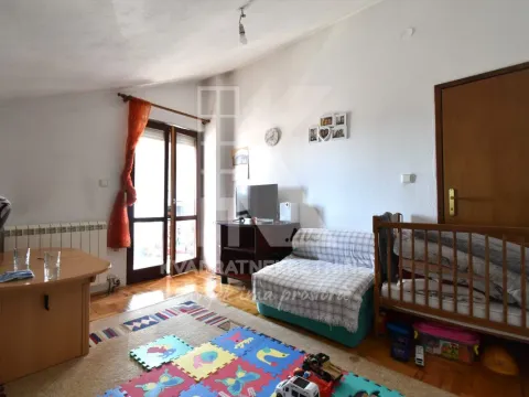 Izdavanje, kuća, 500m², Tološi, Podgorica - image 23