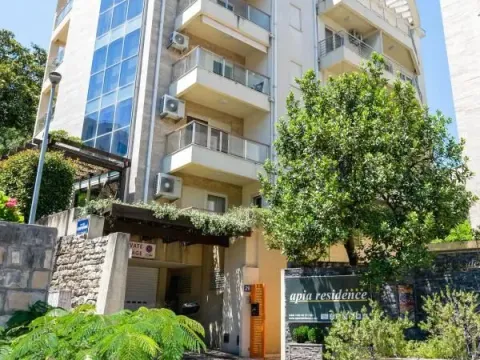 Prodaja, dvosoban stan, 75m², Budva, Crna Gora - image 27