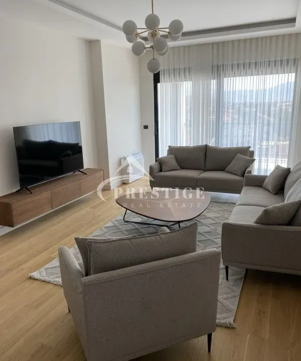 Izdavanje, trosoban stan, 100m², Gorica C, Podgorica