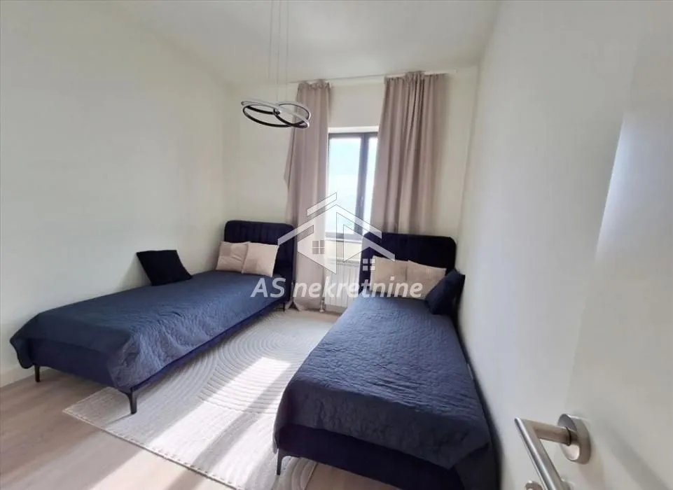 Izdavanje, trosoban stan, 83m², Savski Venac, Beograd