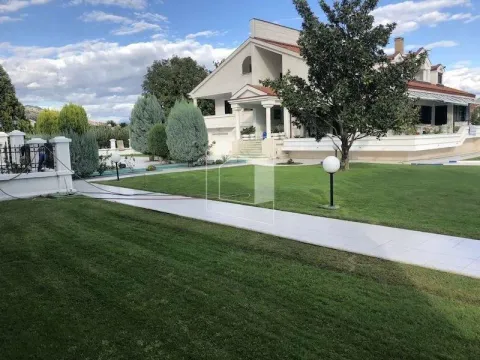 Rent, house, 680m², Tološi, Podgorica - image 16