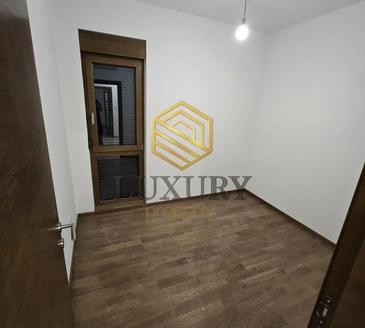 Izdavanje, trosoban stan, 81m², Vezirov Most, Podgorica