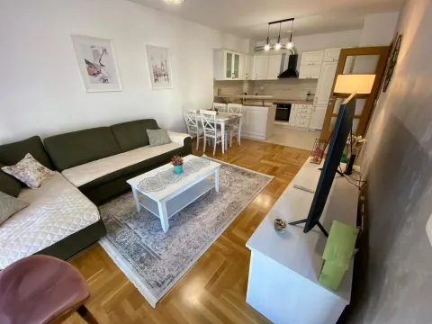 Izdavanje, jednosoban stan, 55m², Kalimanj, Tivat - image 2