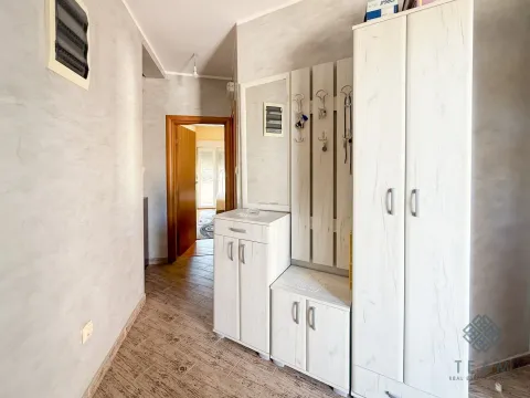 Izdavanje, trosoban stan, 110m², Stari Aerodrom, Podgorica - image 8