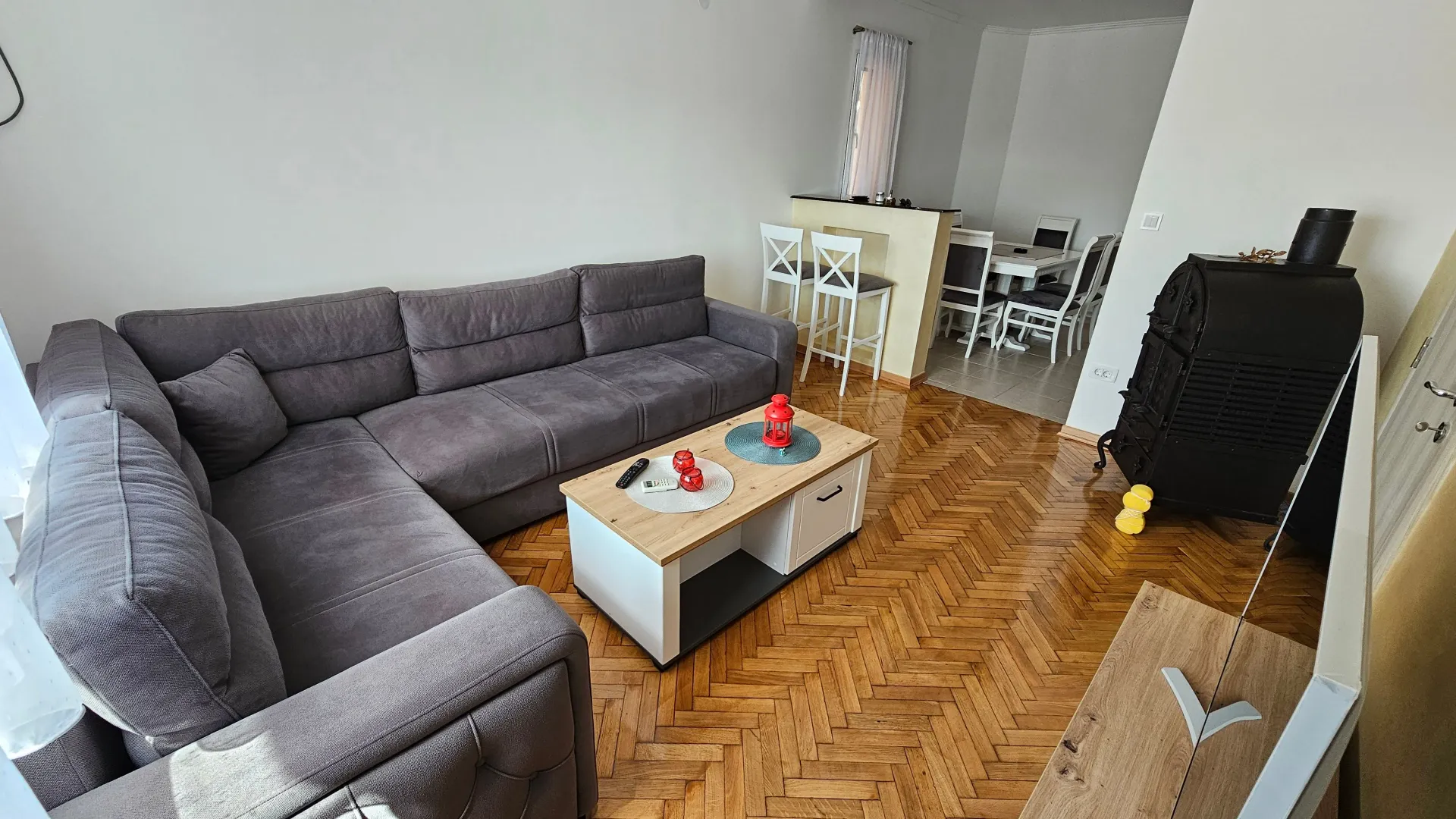 Izdavanje, dvosoban stan, 68m², Dalmatinska ulica, Podgorica