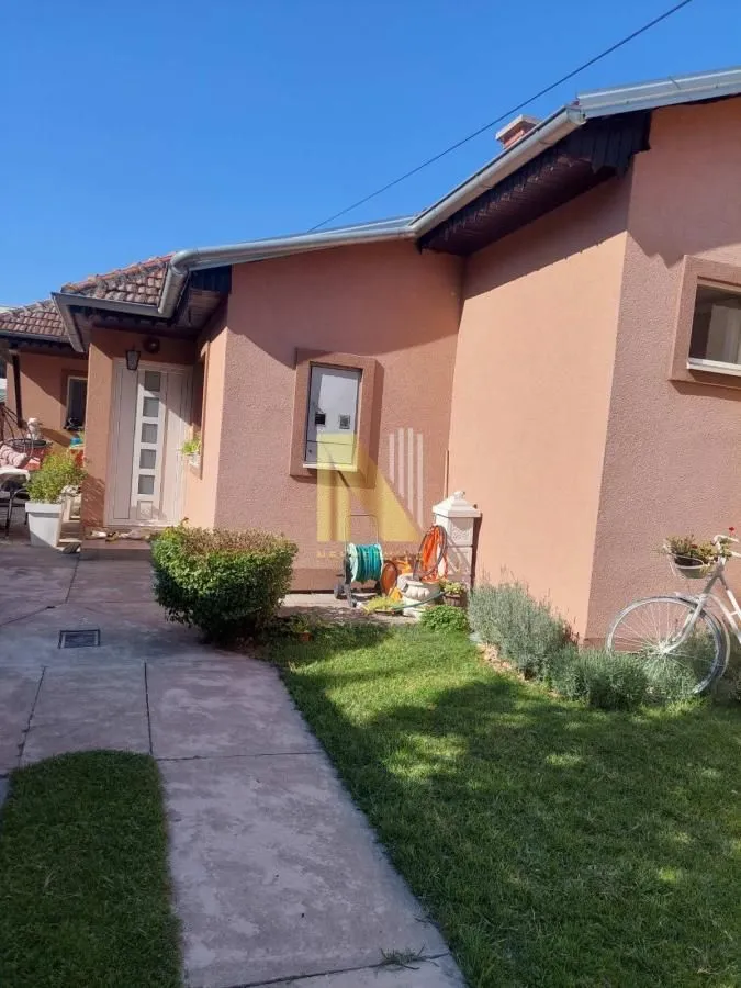 Prodaja, kuća, 102m², Cara Dušana, Novi Sad Sve Podlokacije