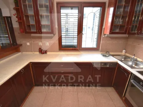 Prodaja, kuća, 370m², Zabjelo, Podgorica - image 6