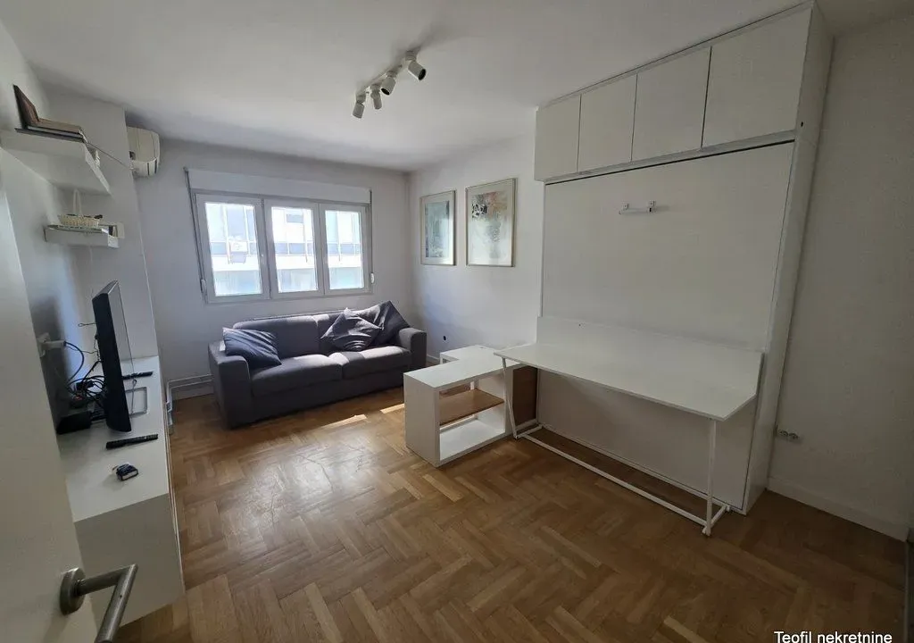 Izdavanje, jednosoban stan, 40m², Vračar, Šid