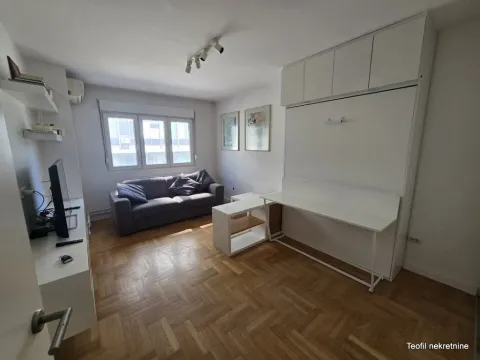 Rent, one bedroom apartment, 40m², Vračar, Šid - image 1