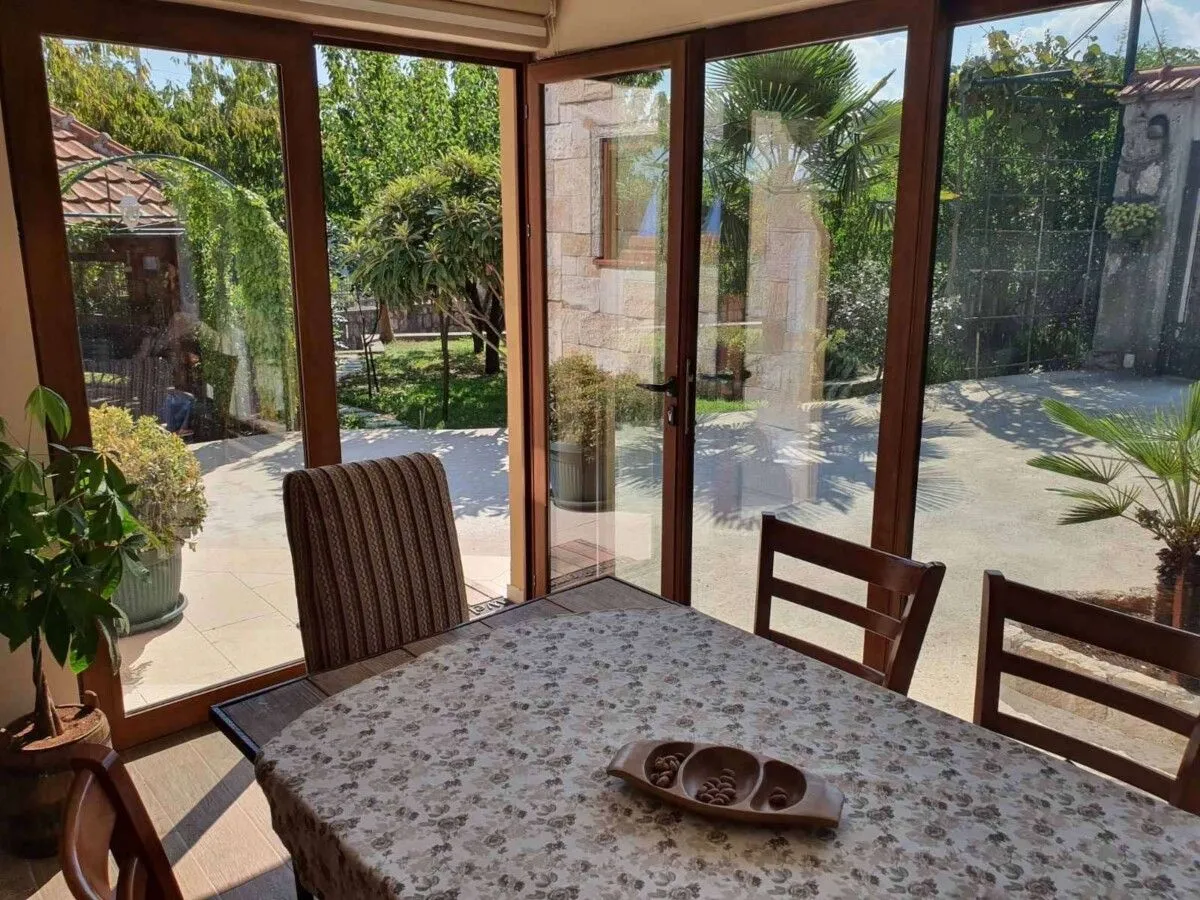 Izdavanje, kuća, 92m², Mareza, Podgorica