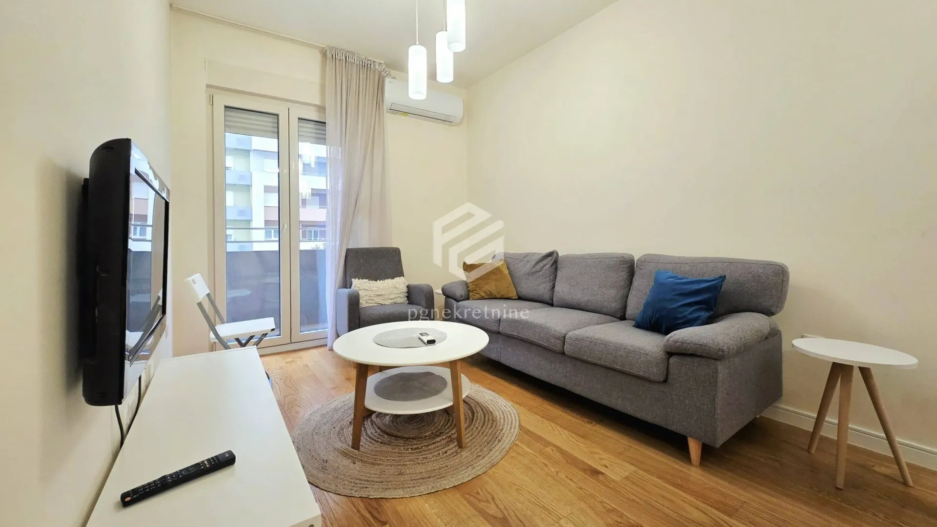 Izdavanje, jednosoban stan, 43m², Central Point, Podgorica