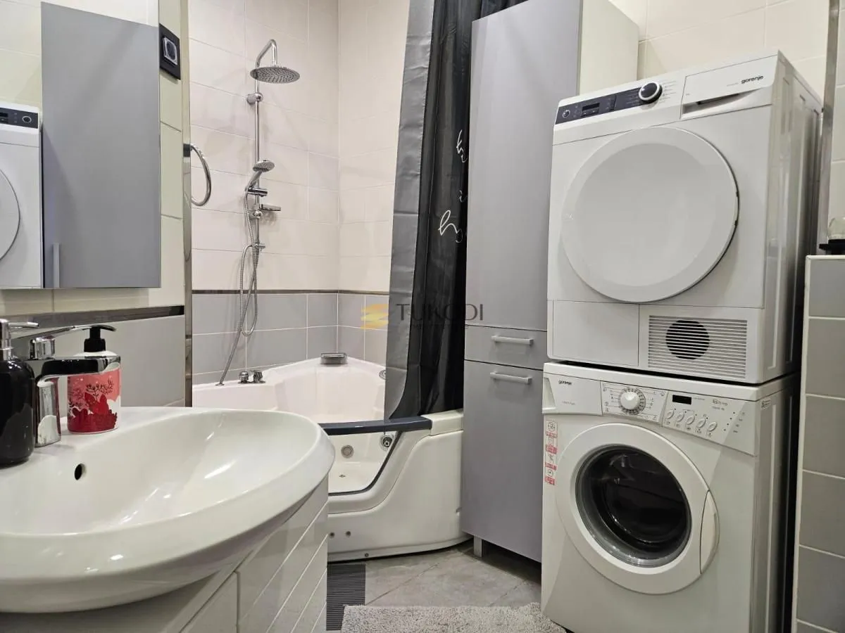 Izdavanje, dvosoban stan, 54m², Bulevar Evrope, Novi Sad Sve Podlokacije