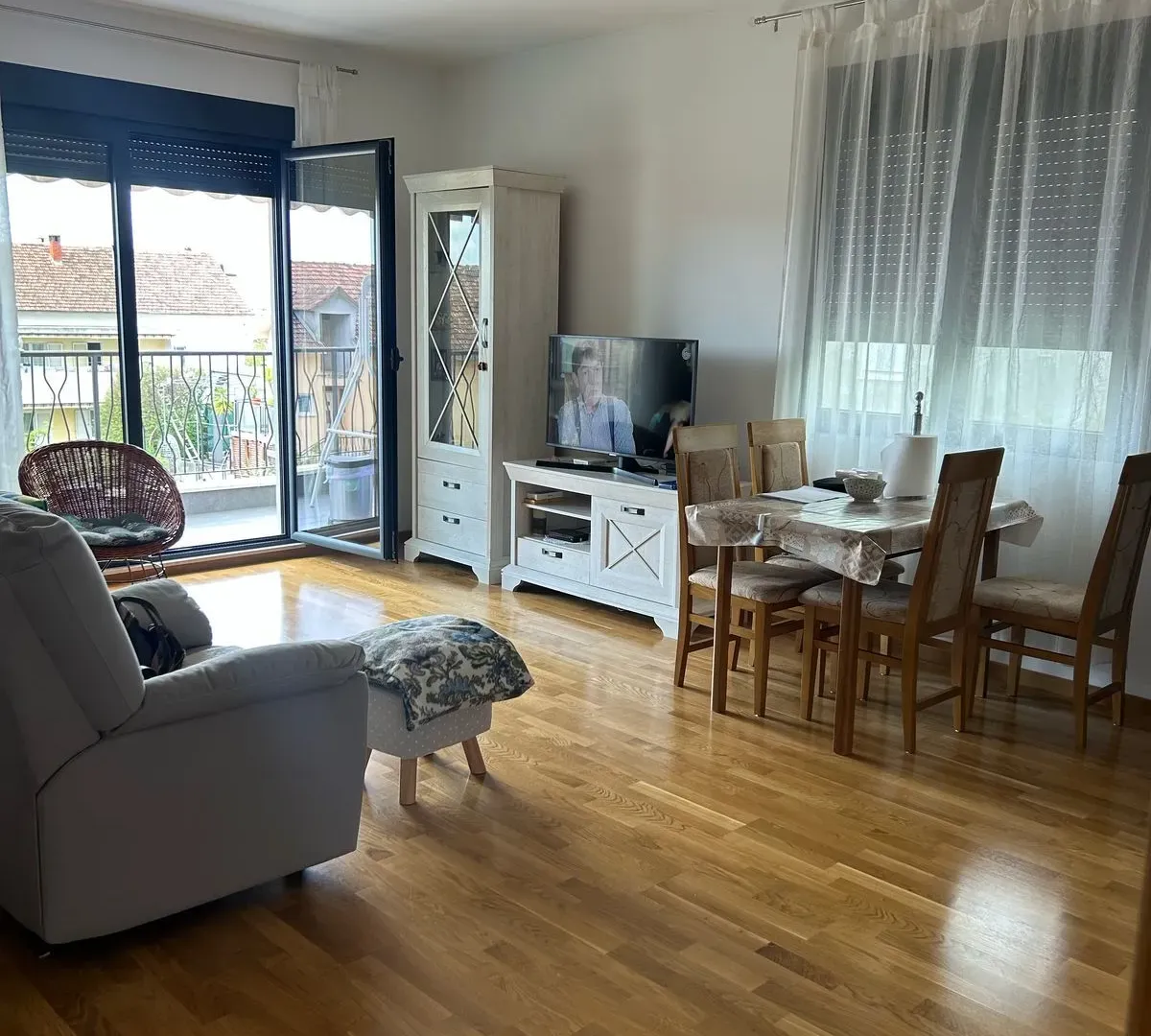 Prodaja, dvosoban stan, 70m², Centar, Tivat