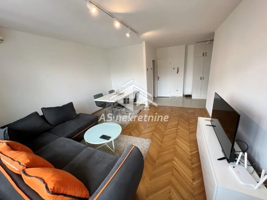 Rent, two bedroom apartment, 54m², Kalenić Pijaca, Vračar Sve Podlokacije