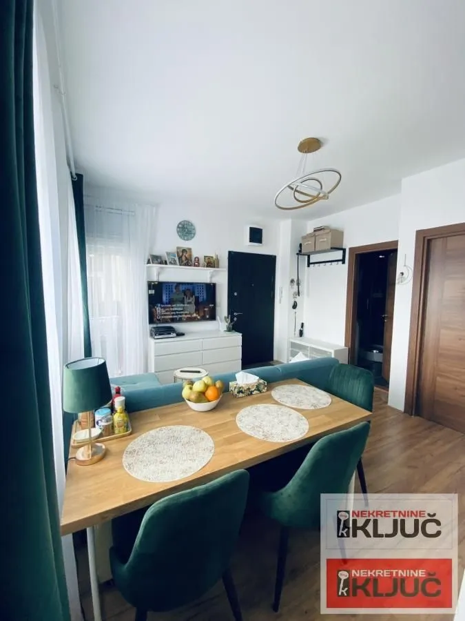 Prodaja, jednosoban stan, 30m², Lipov gaj, Novi Sad Sve Podlokacije