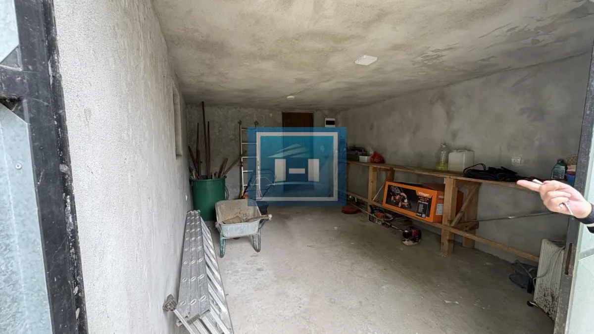 Prodaja, kuća, 275m², Mali Popović, Jagodina