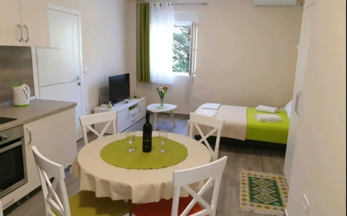 Izdavanje, garsonjera, 32m², Seljanovo, Tivat