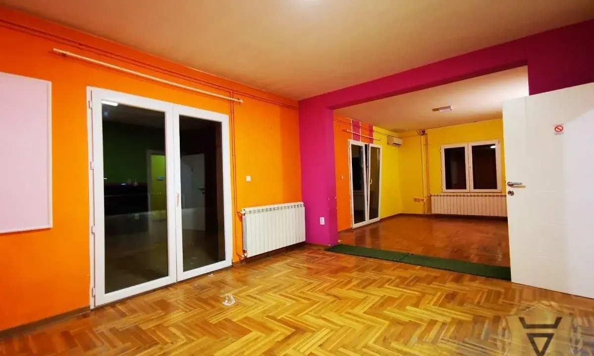 Izdavanje, kuća, 520m², Voždovac Sve Podlokacije, Beograd