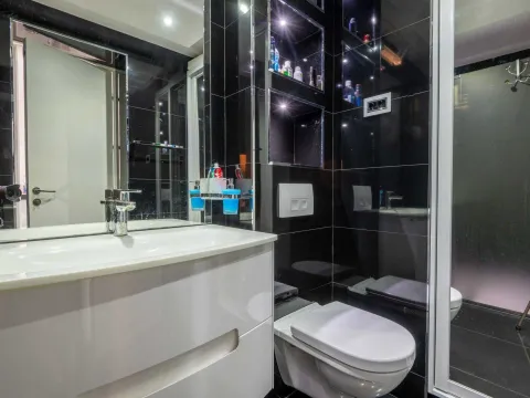 Sale, two bedroom apartment, 104m², Tre Canne, Budva - image 16