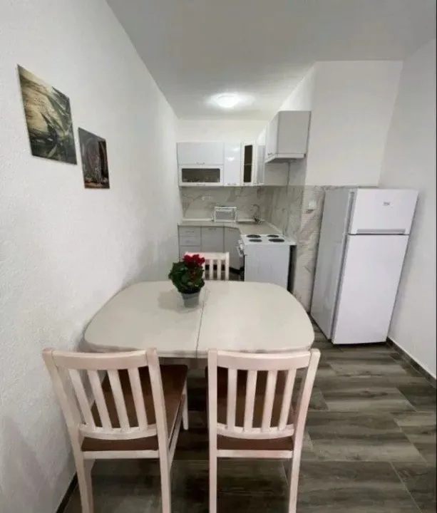 Izdavanje, jednosoban stan, 35m², Tivat, Crna Gora